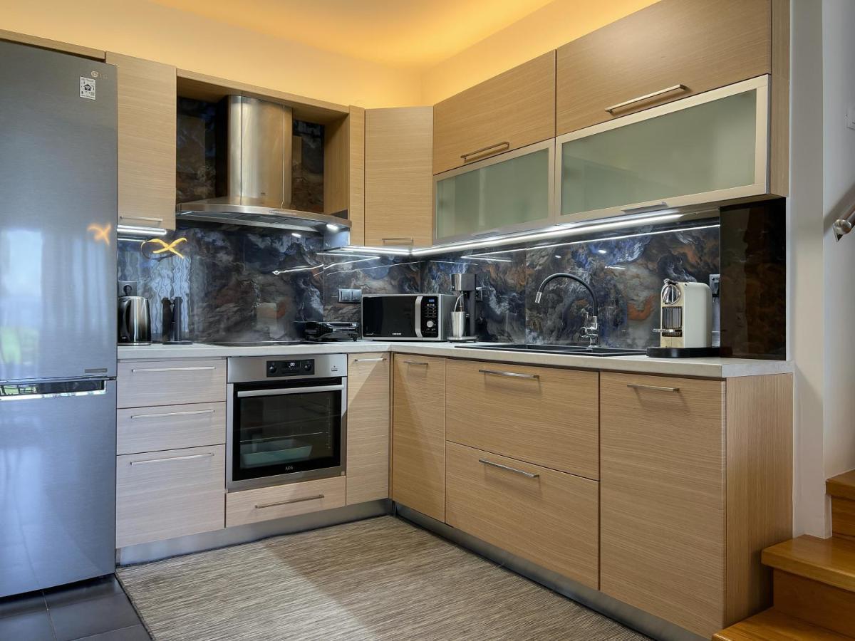 Heaven Luxury Villa Неа Рода Екстериор снимка