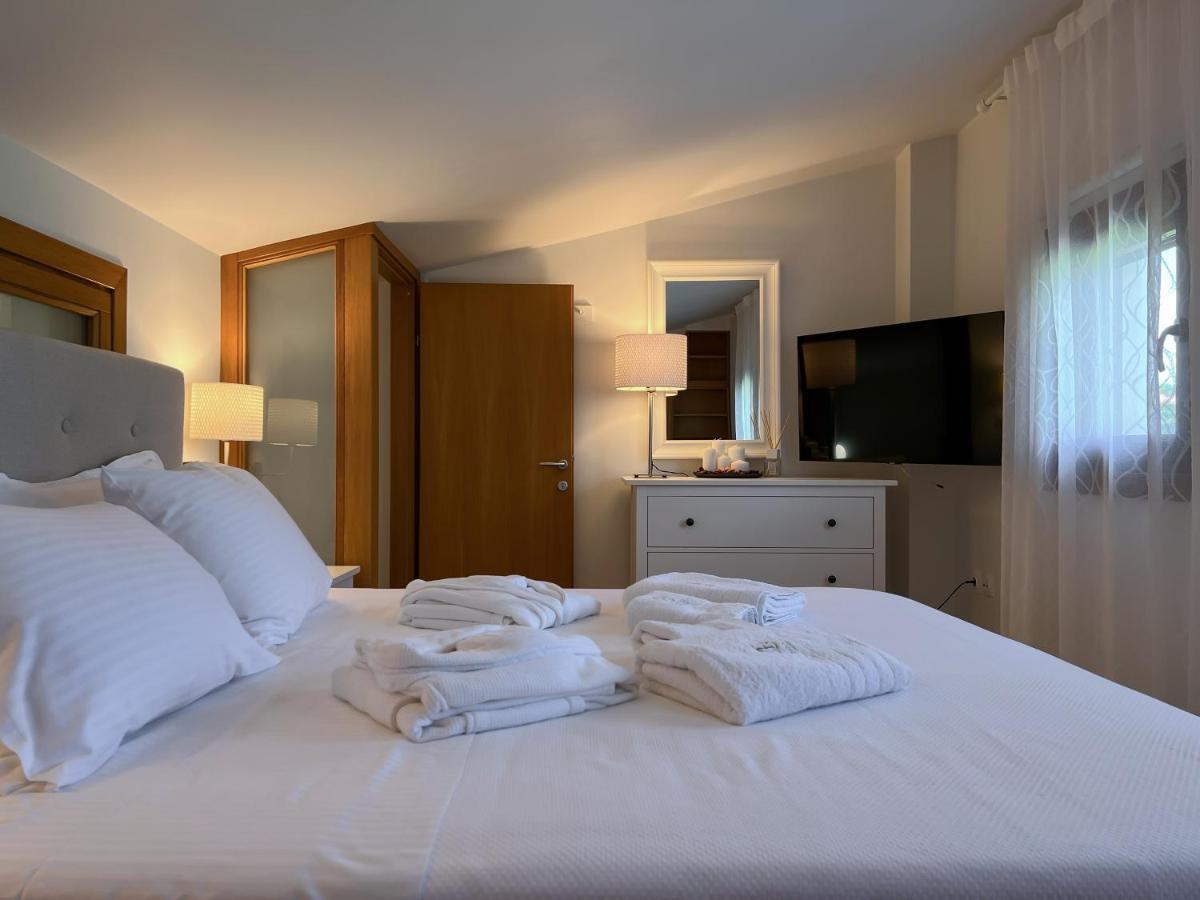Heaven Luxury Villa Неа Рода Екстериор снимка
