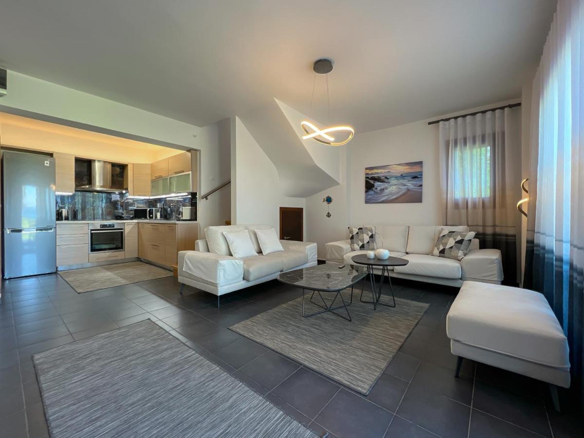 Heaven Luxury Villa Неа Рода Екстериор снимка